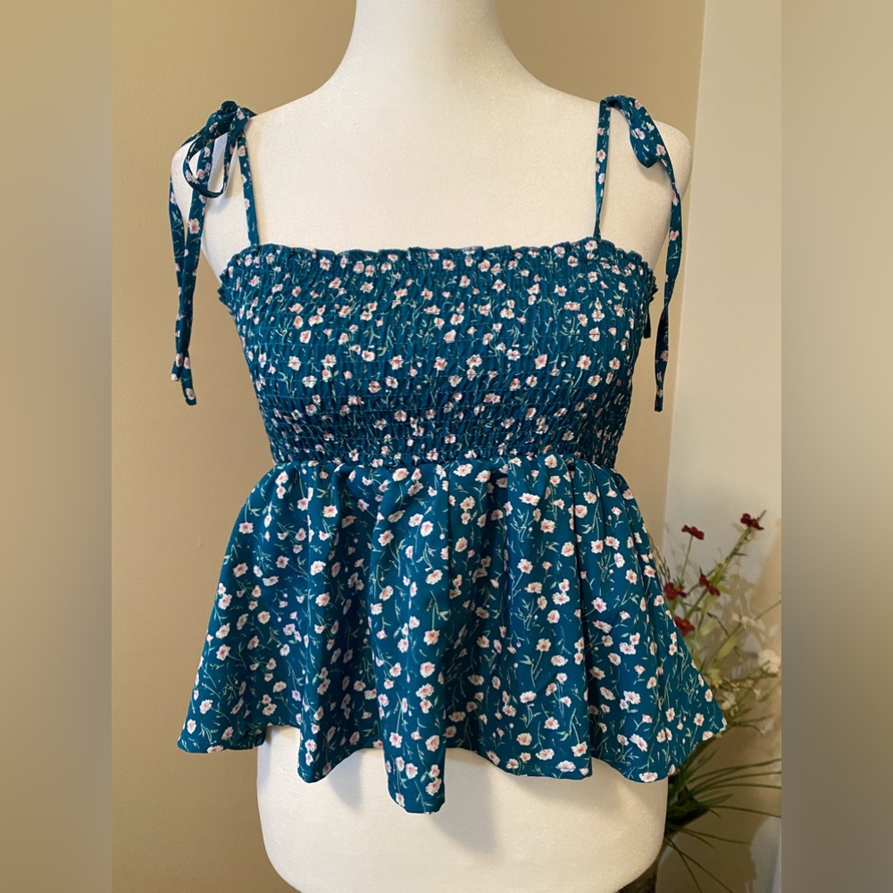 Shoulder Tie Paisley Green shoulder tie Top; small; never worn